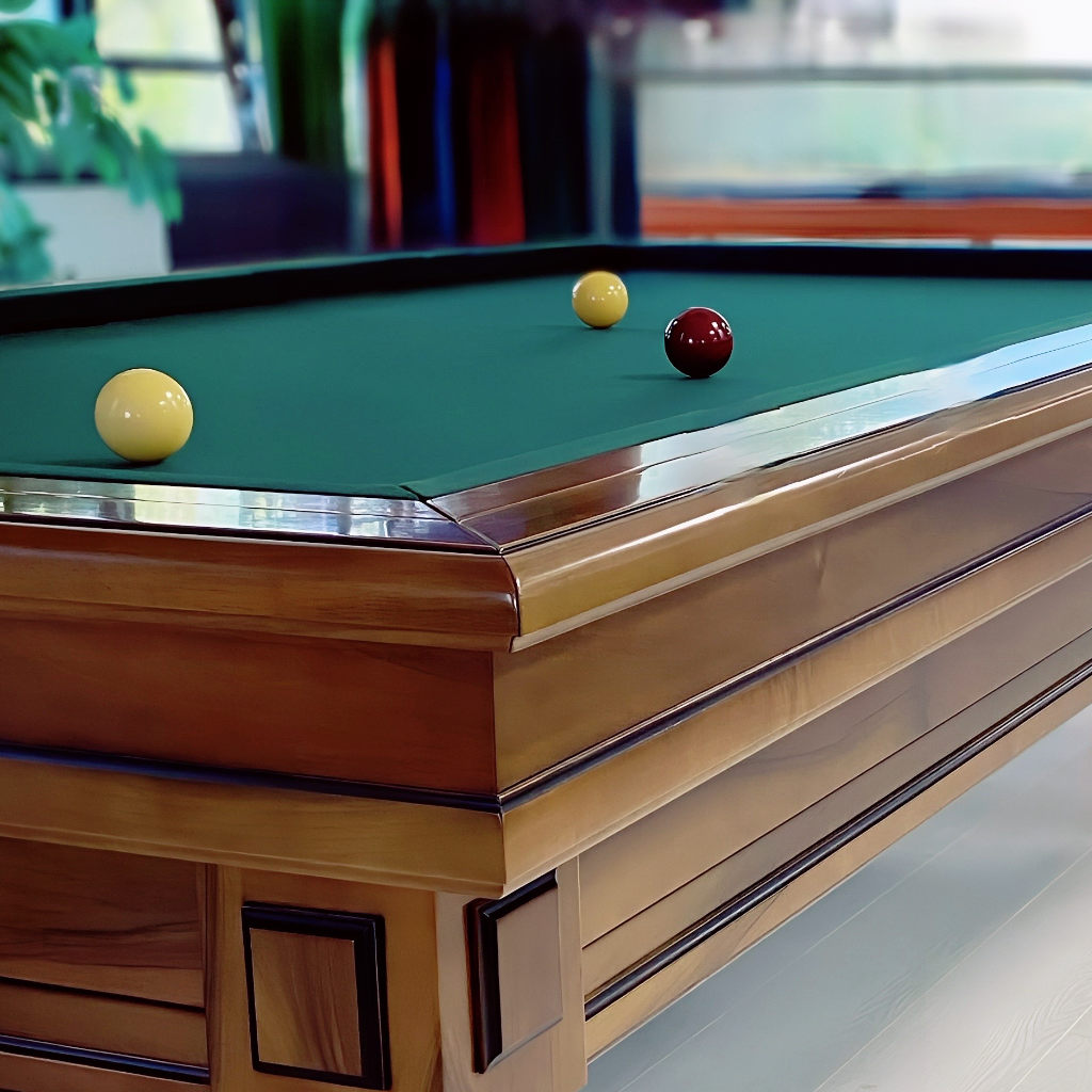 jeu de billard français sur modele Europrestige 280 en noyer fabriqué par Eurobillards